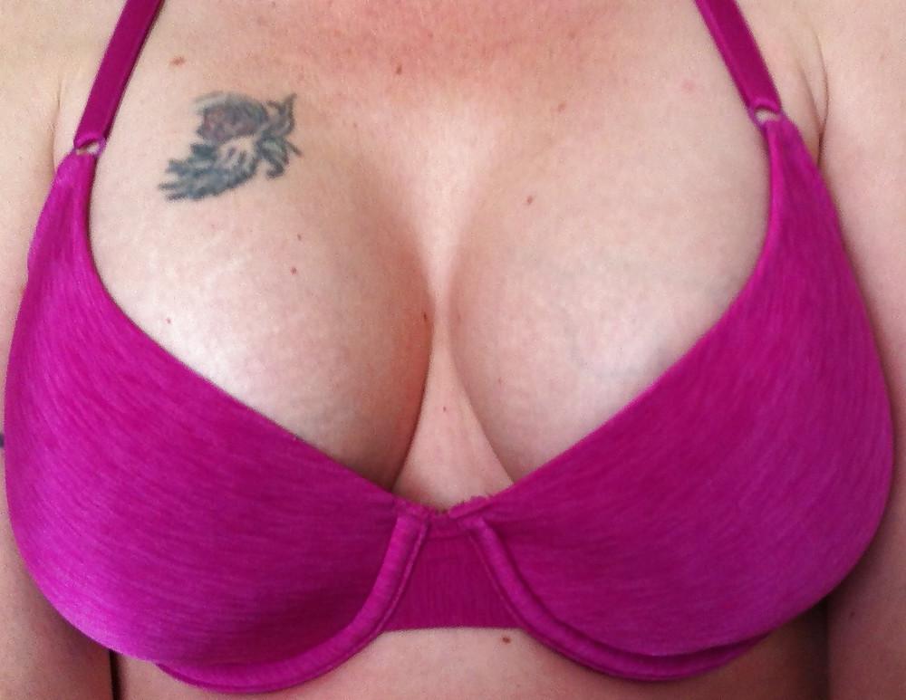 19P Woman their sell bra on the net 