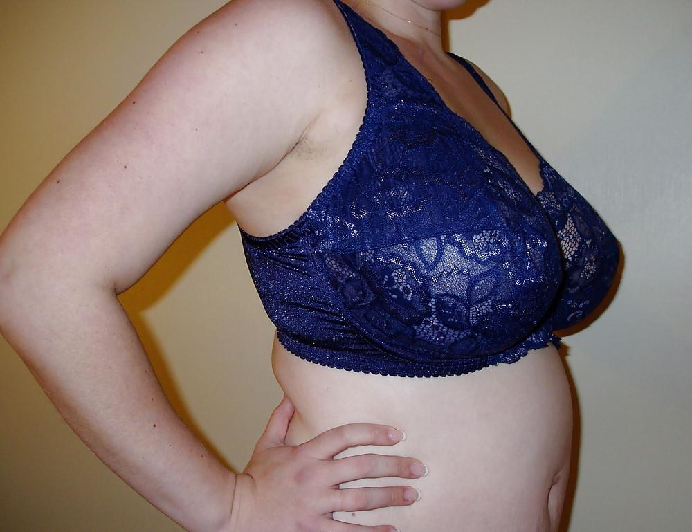 19P Woman their sell bra on the net 