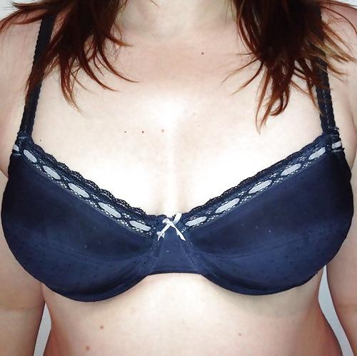 19P Woman their sell bra on the net 