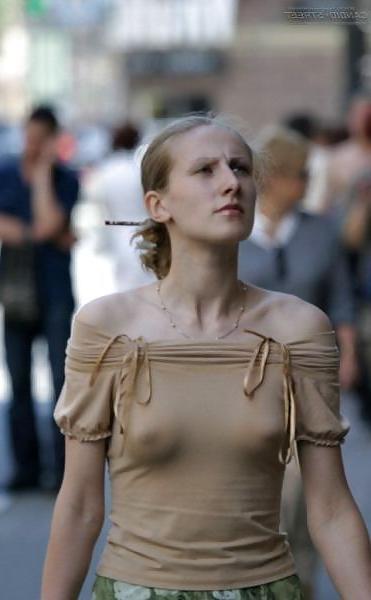 25P No bra and pokies