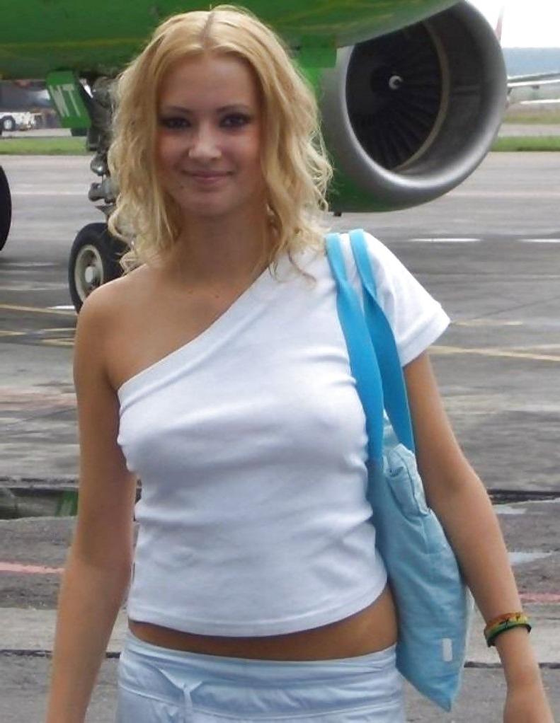 25P No bra and pokies