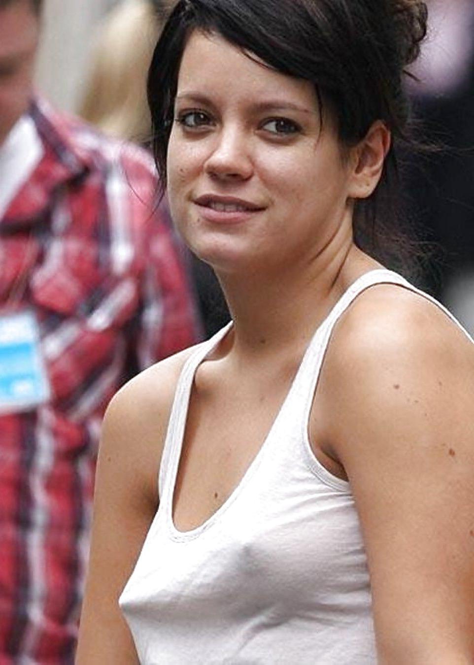 25P No bra and pokies