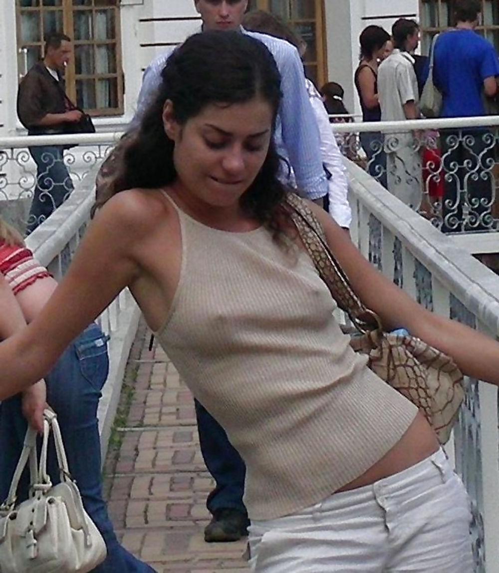 25P No bra and pokies