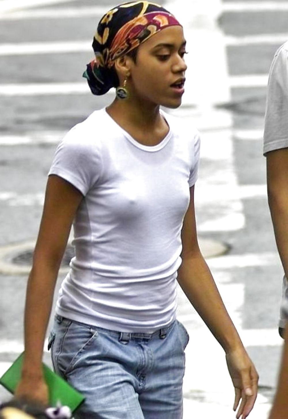 25P No bra and pokies