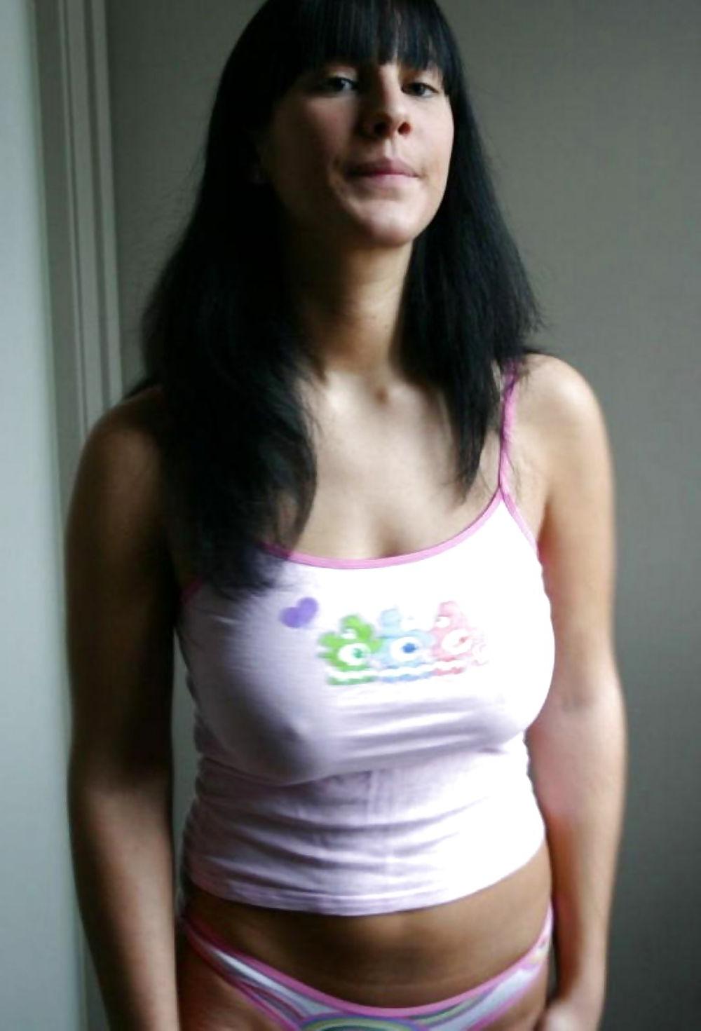 25P No bra and pokies