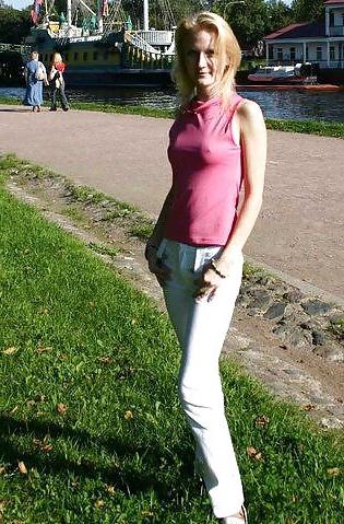 25P No bra and pokies