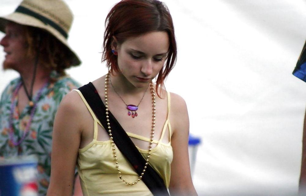 25P No bra and pokies