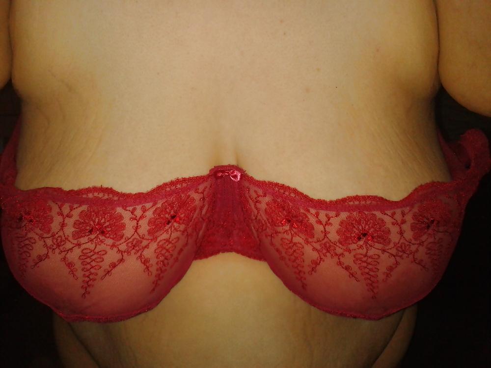 4P Red Bra Tease