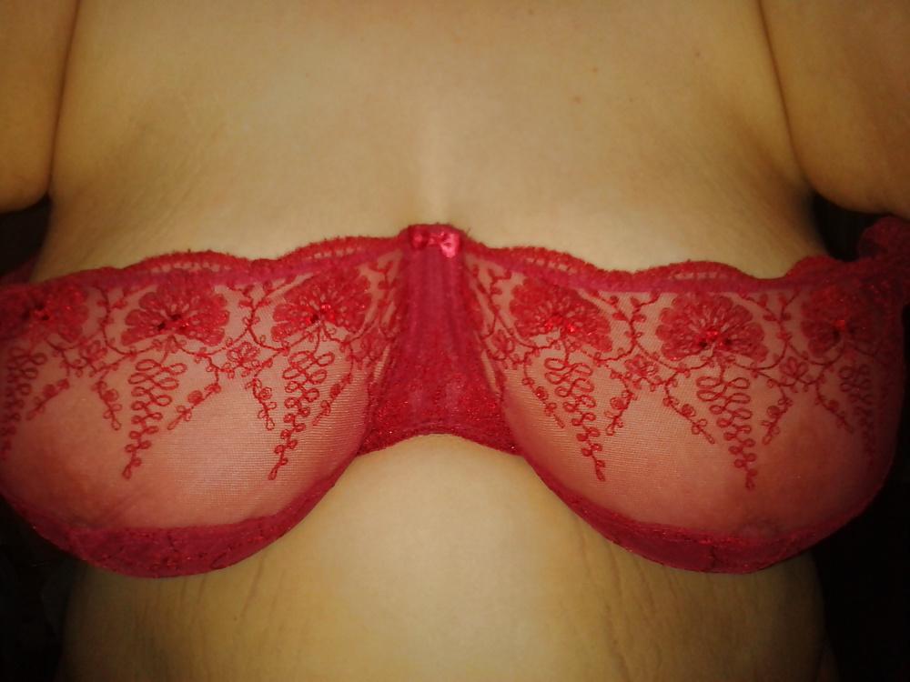 4P Red Bra Tease