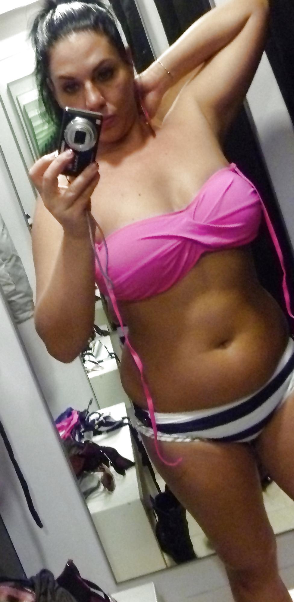 25P Give a girl a changing room mirror .