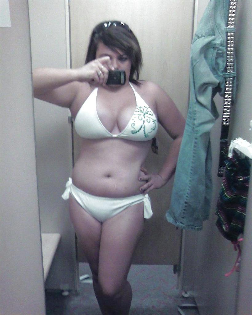 25P Give a girl a changing room mirror .
