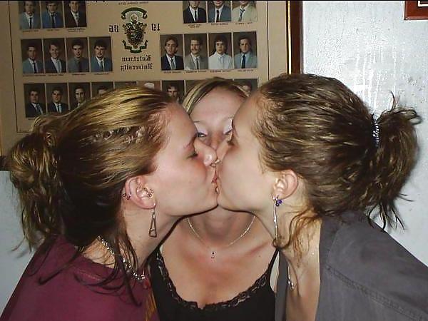 17P Janets Room Mates and friends