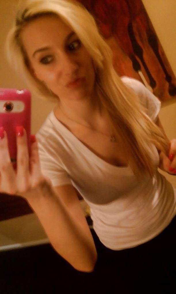 25P Pretty Blonde.