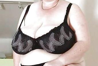 17P Chunky tits in bra 7