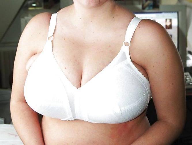 17P Chunky tits in bra 7