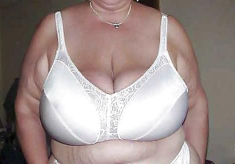 17P Chunky tits in bra 7