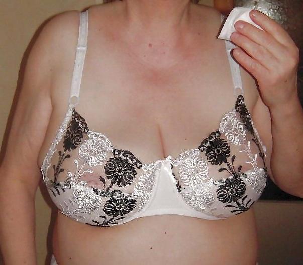 17P Chunky tits in bra 7