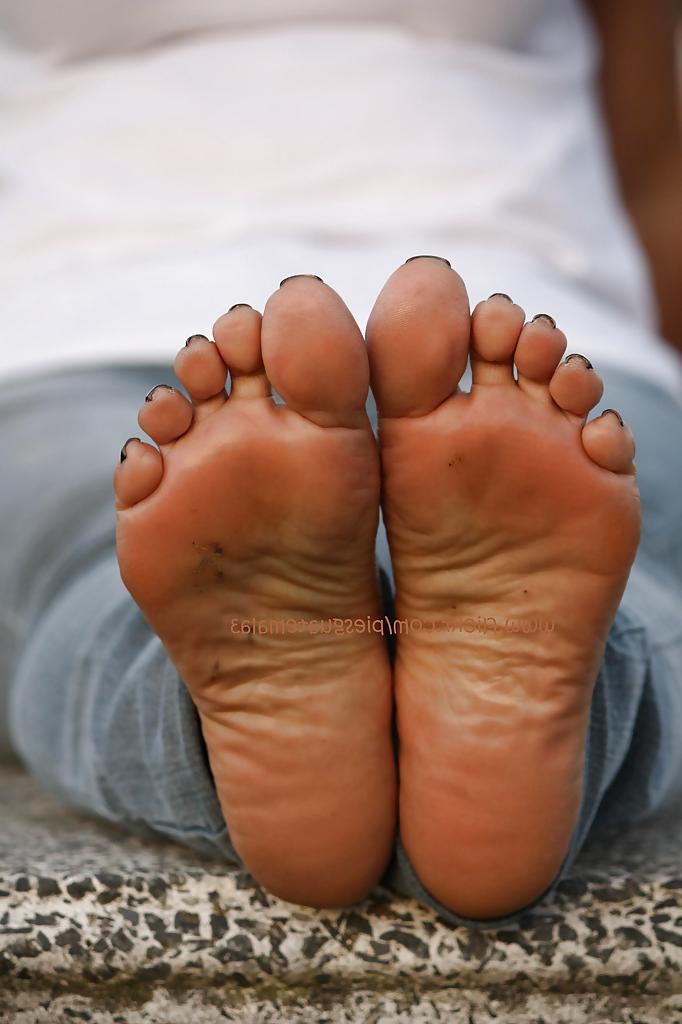 25P Pretty feet in heels 5