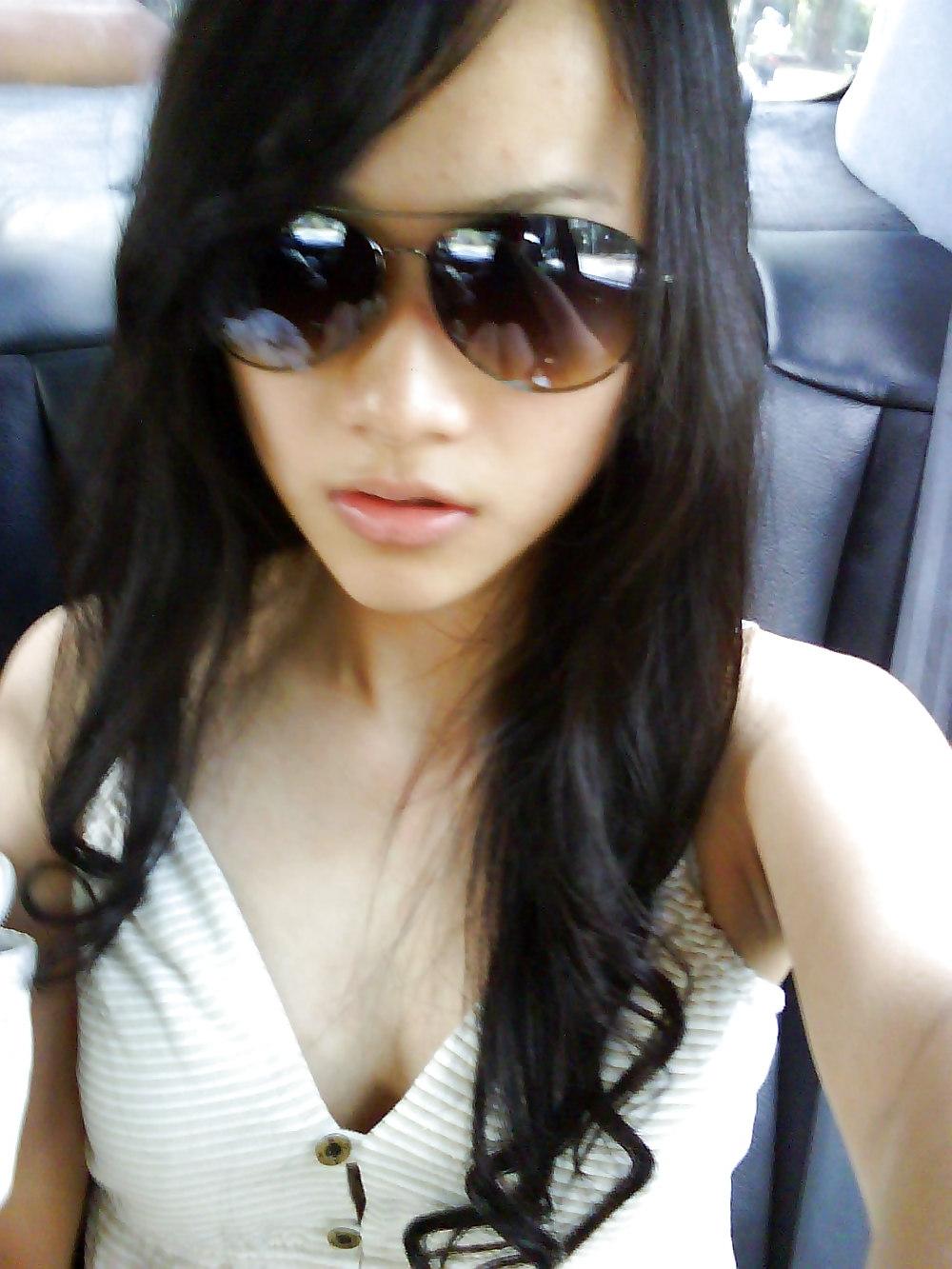7P Cum on girls with glasses...