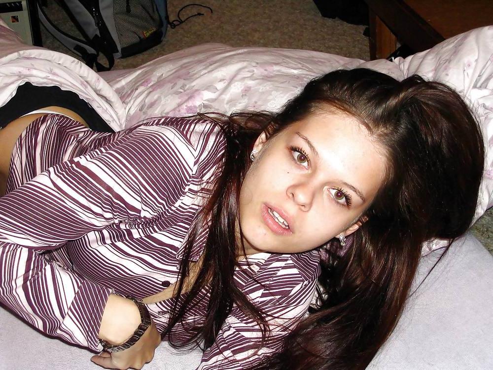 25P AMATEUR TEEN PRETTY ASS POSES (Lupus23)