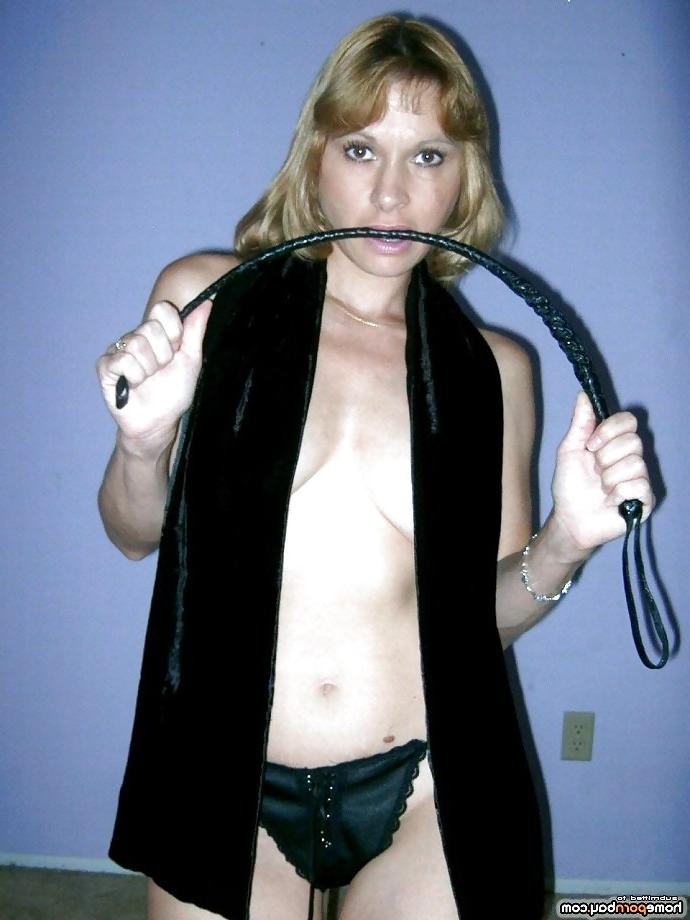 11P Housewife posing and changing clothes