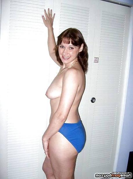 11P Housewife posing and changing clothes