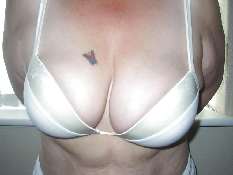 14P Woman their sell bra on the net 