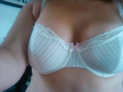 14P Woman their sell bra on the net 