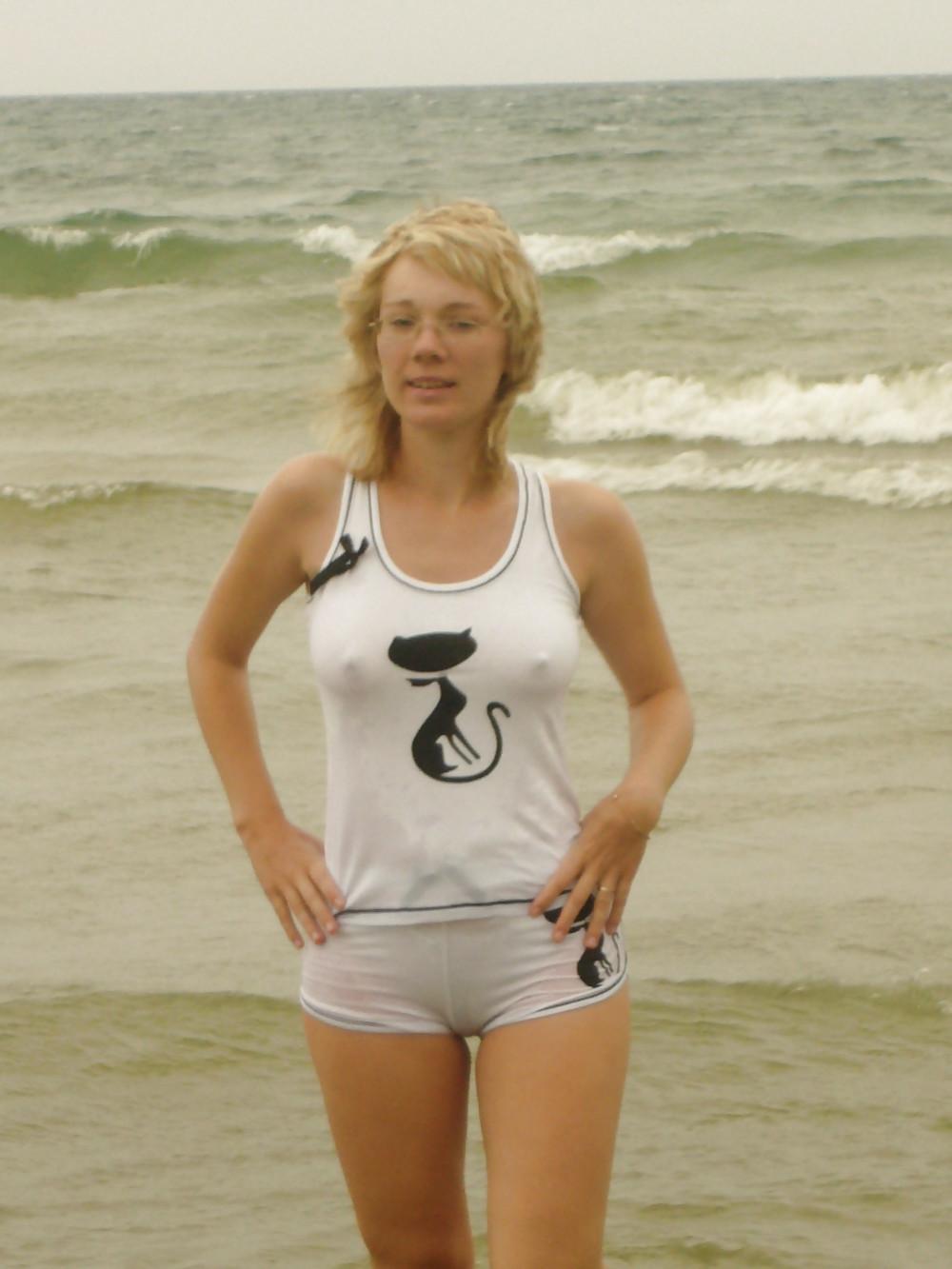 24P She forgot her bra.