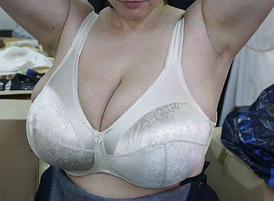 21P Chunky tits in bra 6