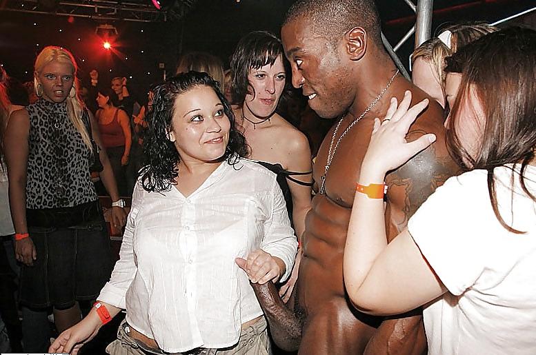 10P Cfnm-Stripp-Party
