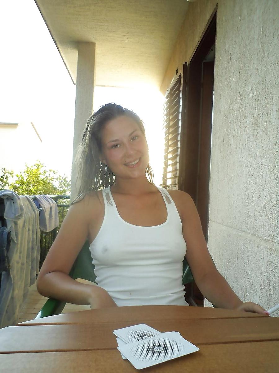 24P She forgot her bra 21.