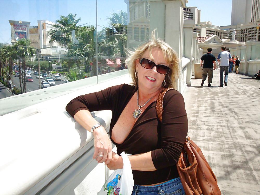 24P She forgot her bra 23.