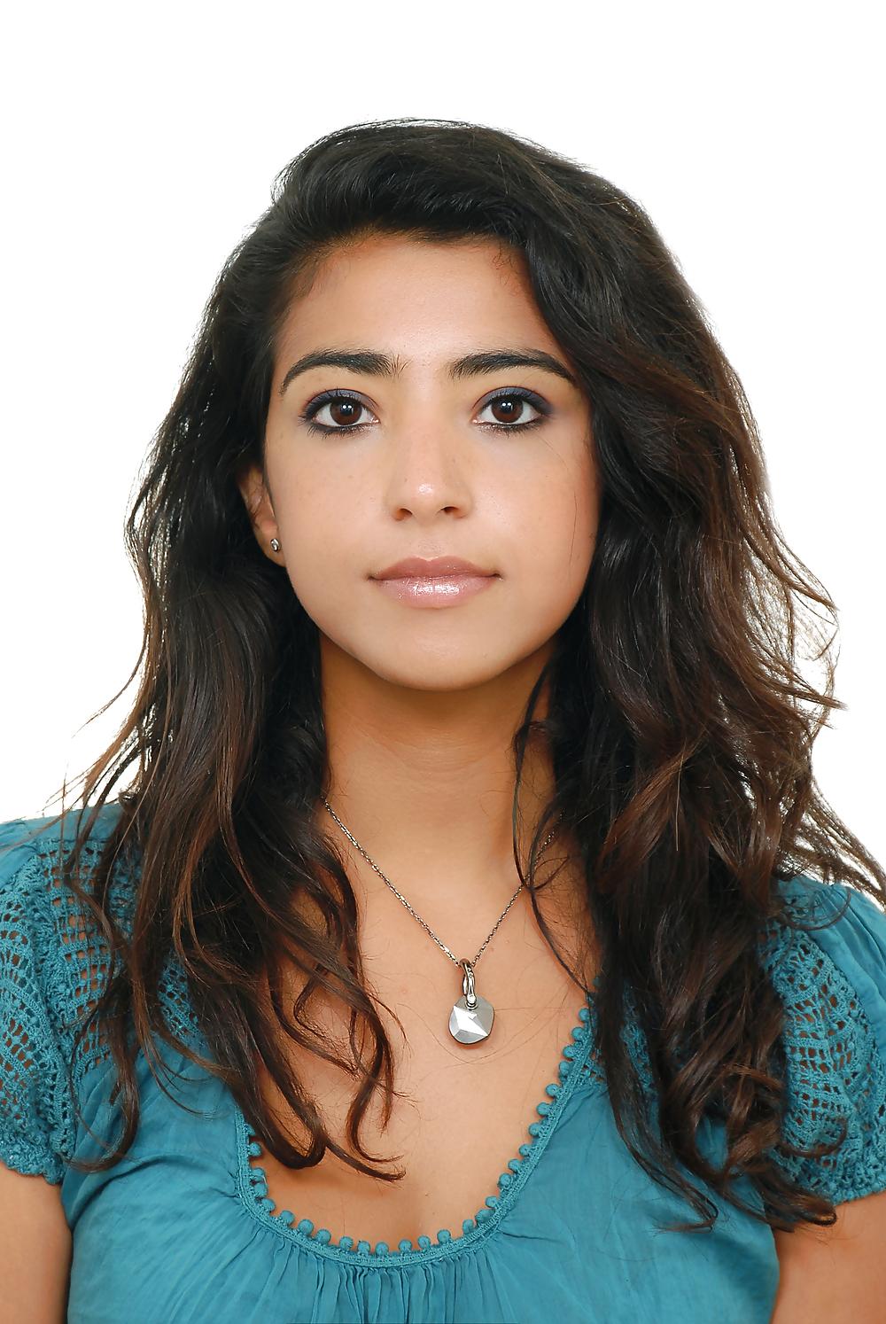 4P Mounia Morocco Girl Cum On Her