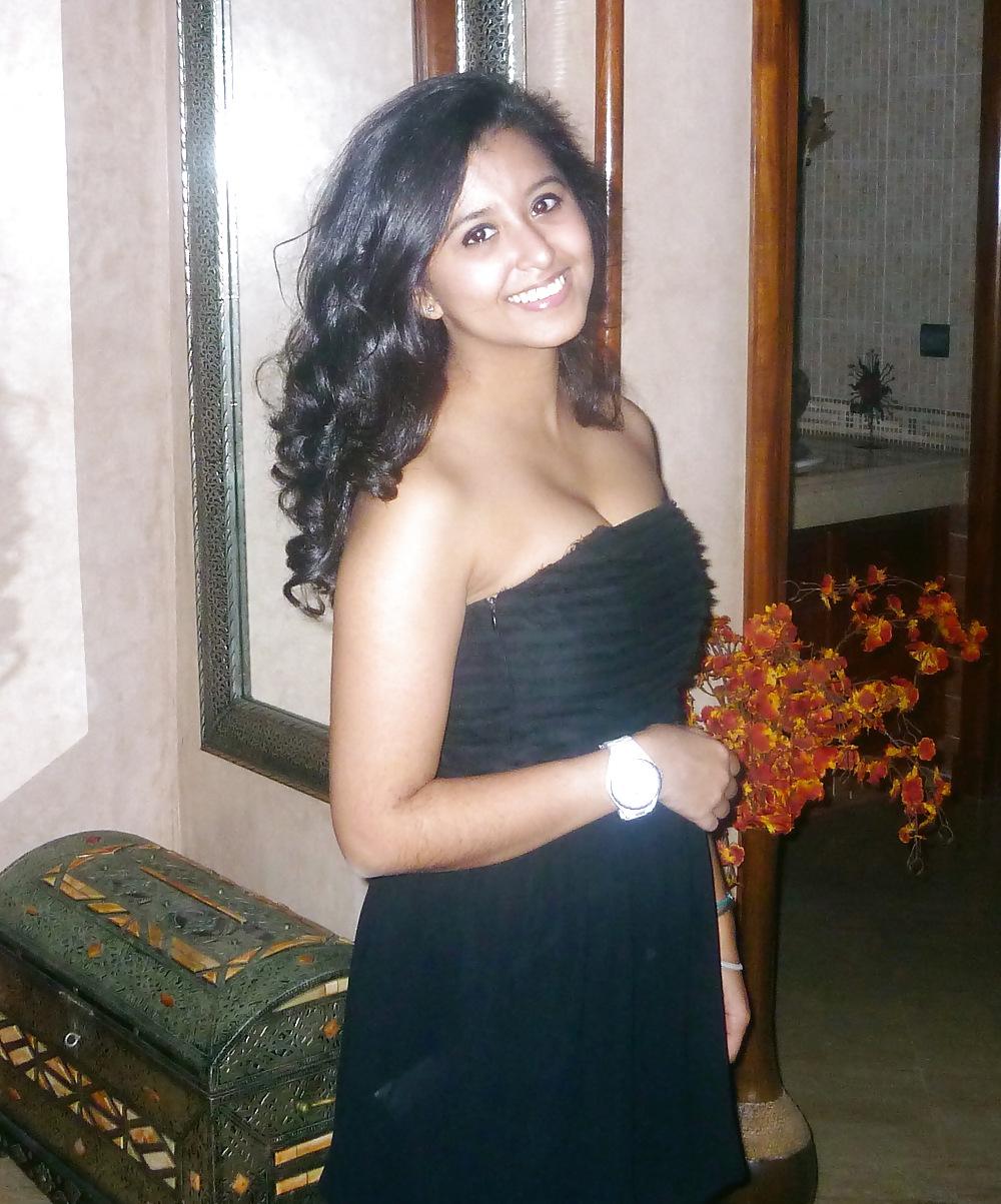16P Yasmina Morocco Girl Cum On Her