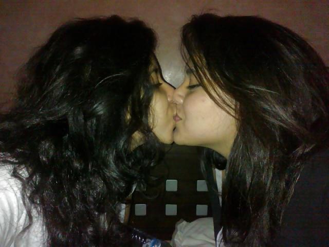 16P Yasmina Morocco Girl Cum On Her
