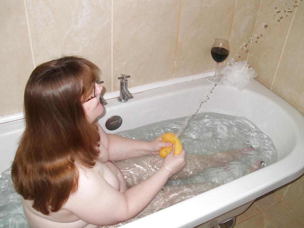 11P Dirty Slut Maggie in the Bath