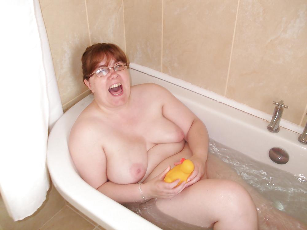 11P Dirty Slut Maggie in the Bath