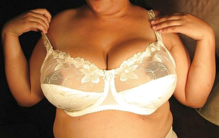 25P Chunky tits in bra 3