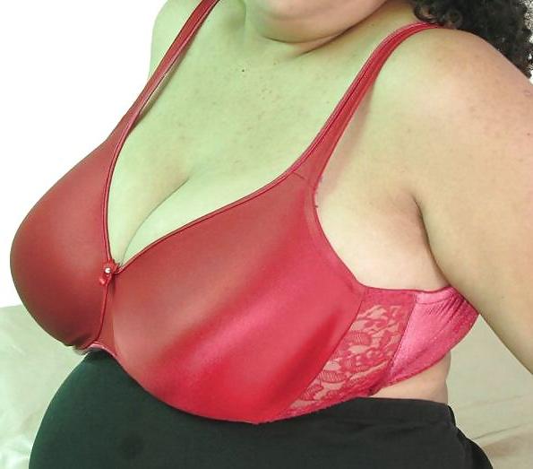 25P Chunky tits in bra 3