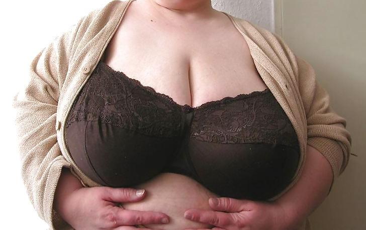 25P Chunky tits in bra 3