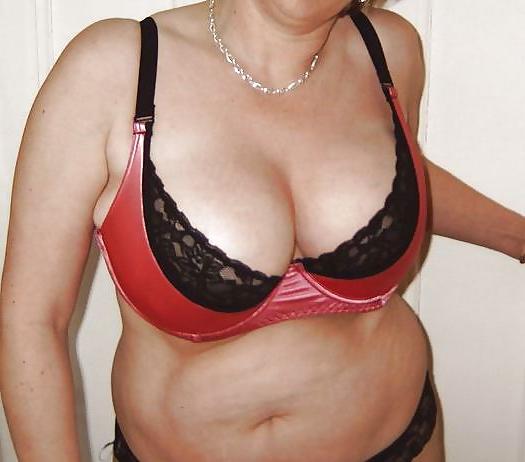25P Chunky tits in bra 3