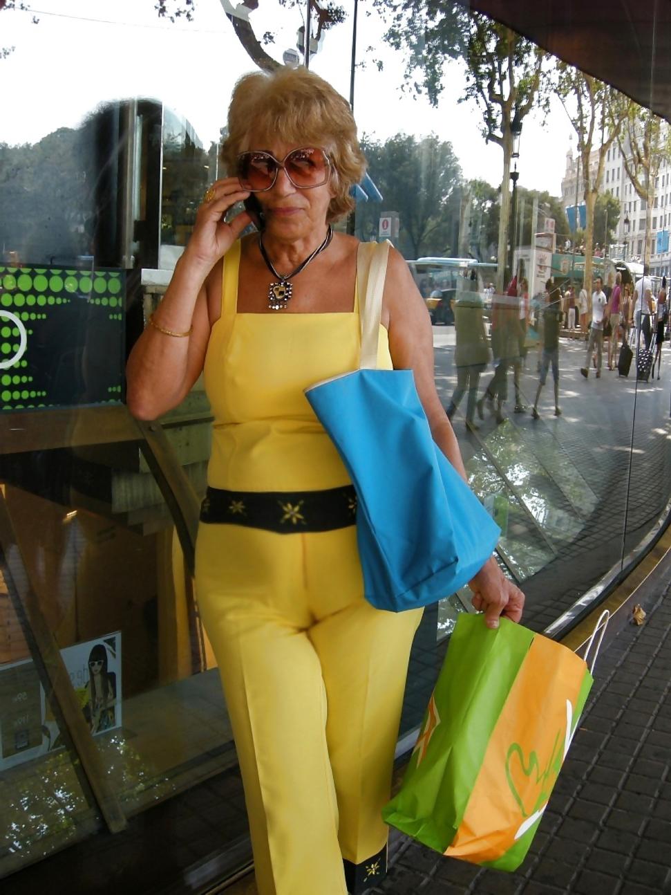24P She forgot her bra 5.