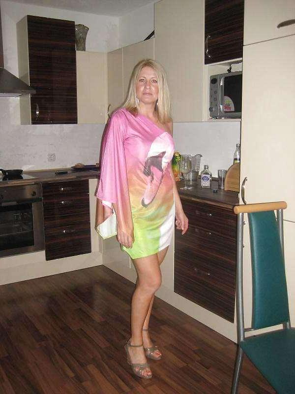 6P Exposed wife - mature blonde MILF