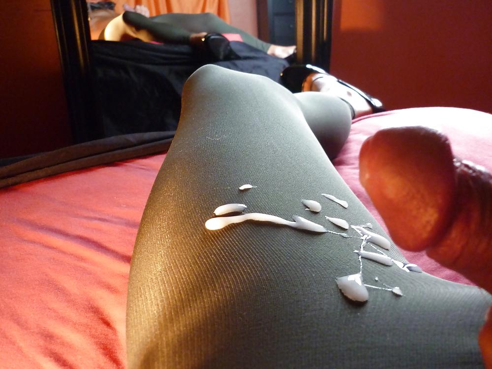 19P Cum on my leg