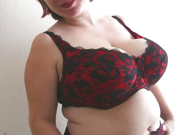 25P Chunky tits in bra 23