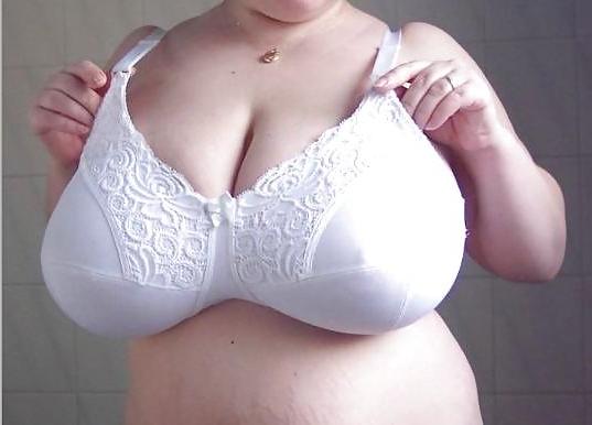 25P Chunky tits in bra 23