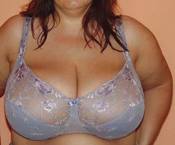 25P Chunky tits in bra 23
