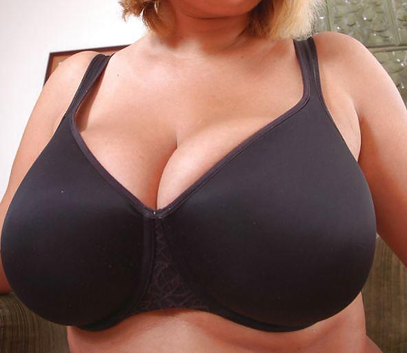 25P Chunky tits in bra 23