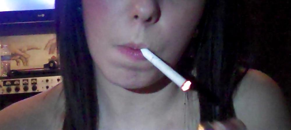 18P Fuck me while i smoke!!